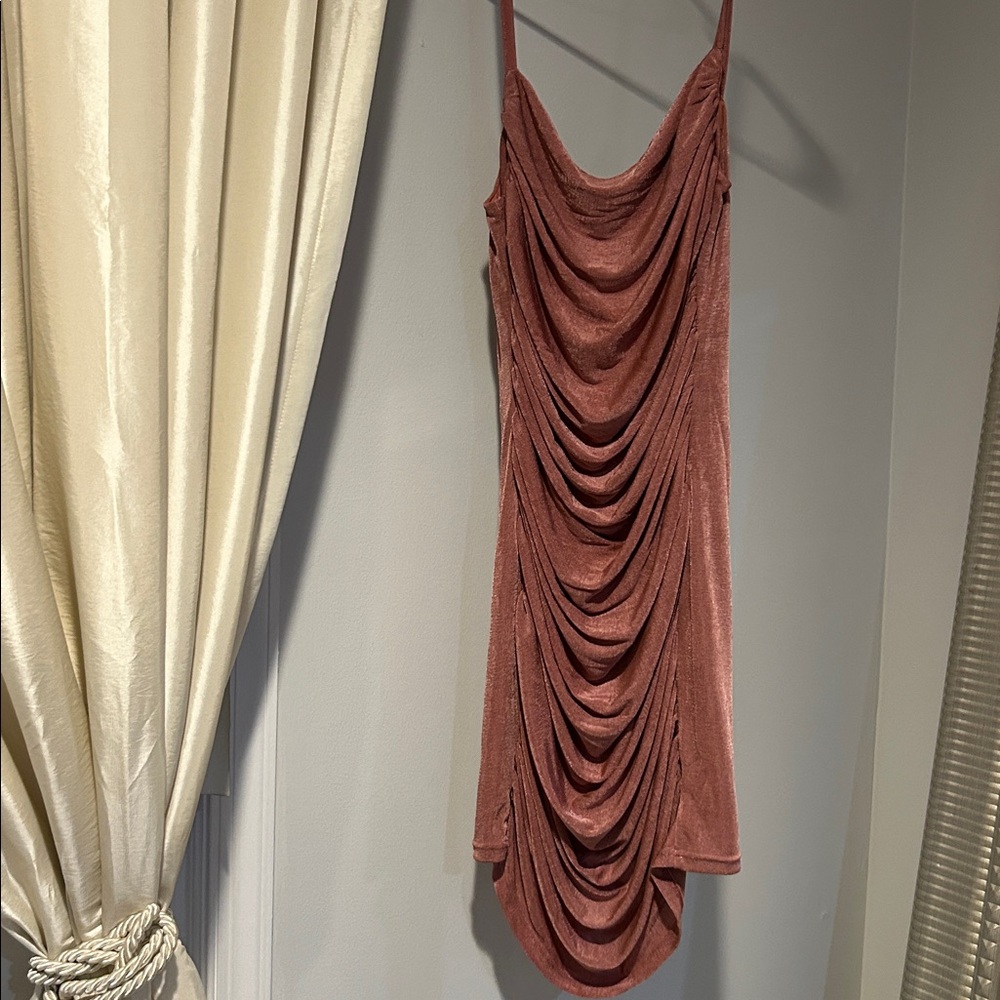 Champagne & Rose Gold Midi Dress – Mimosa Boutique (Size M)
Only Worn Once